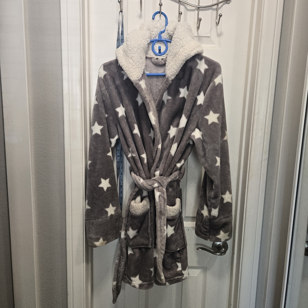 PJ Salvage Gray Star Pattern Short Robe Size M